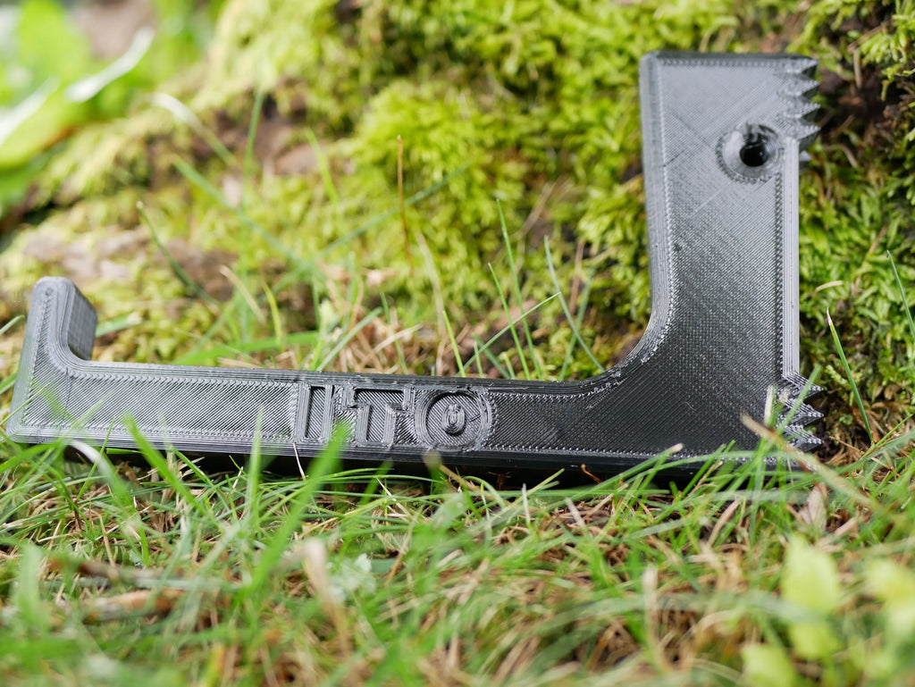 The Dewclaw Bow Hanger