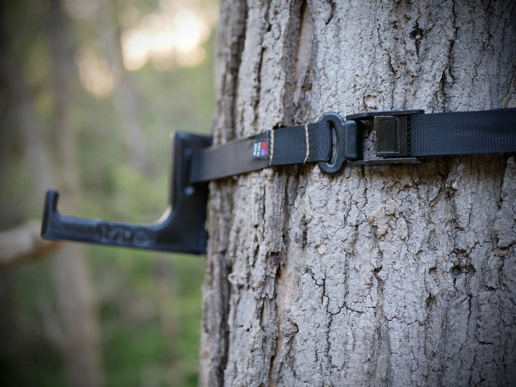 The Dewclaw Bow Hanger