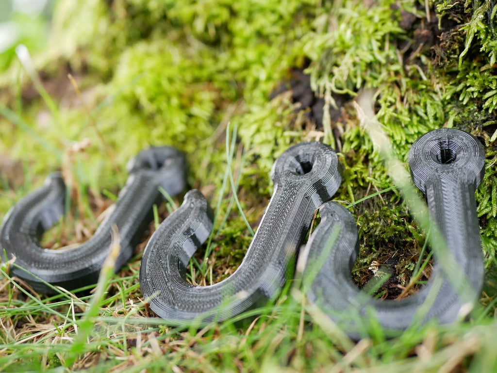 The Minimalist Dewclaw Hanger