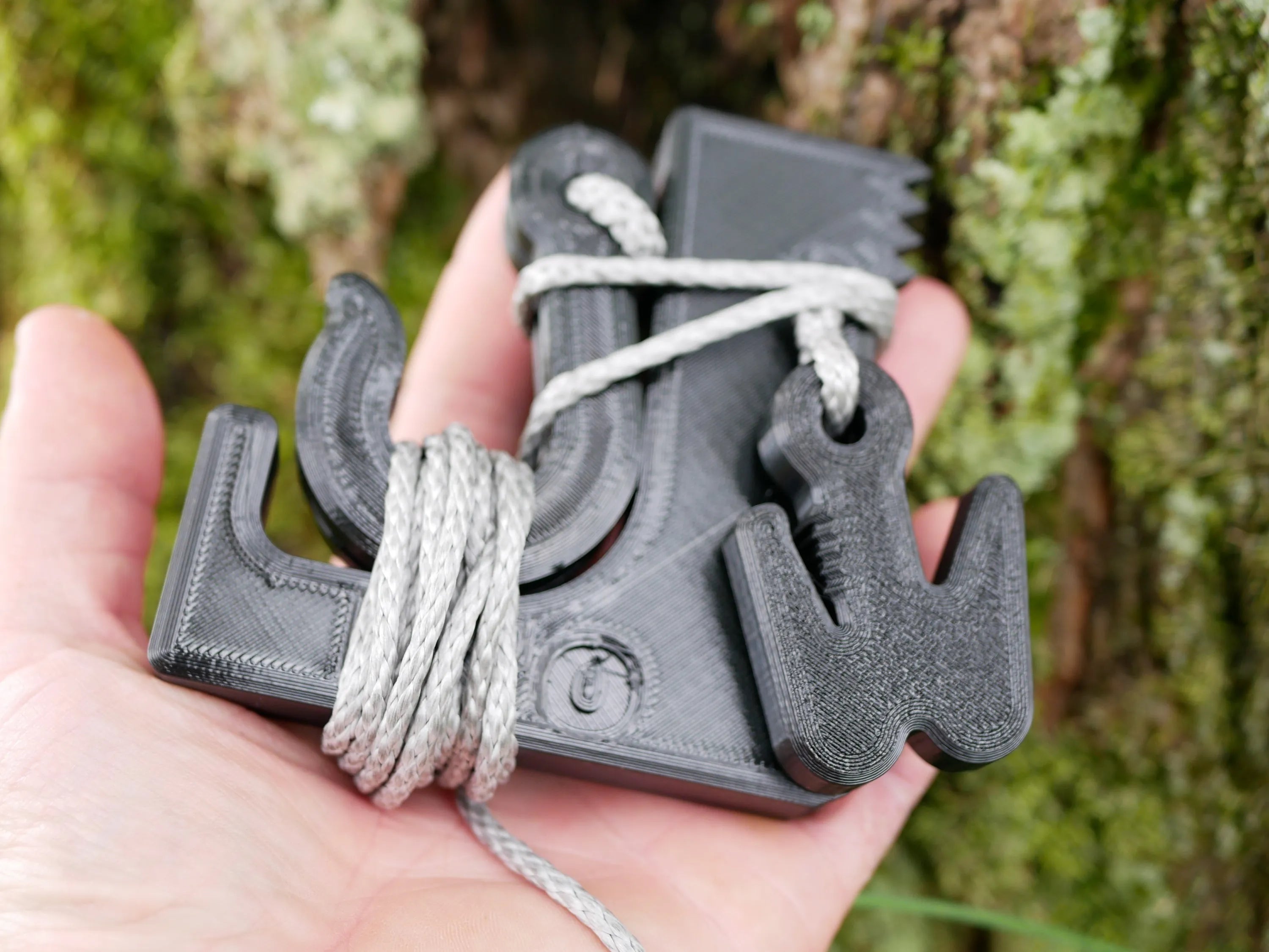 The Minimalist Dewclaw Hanger