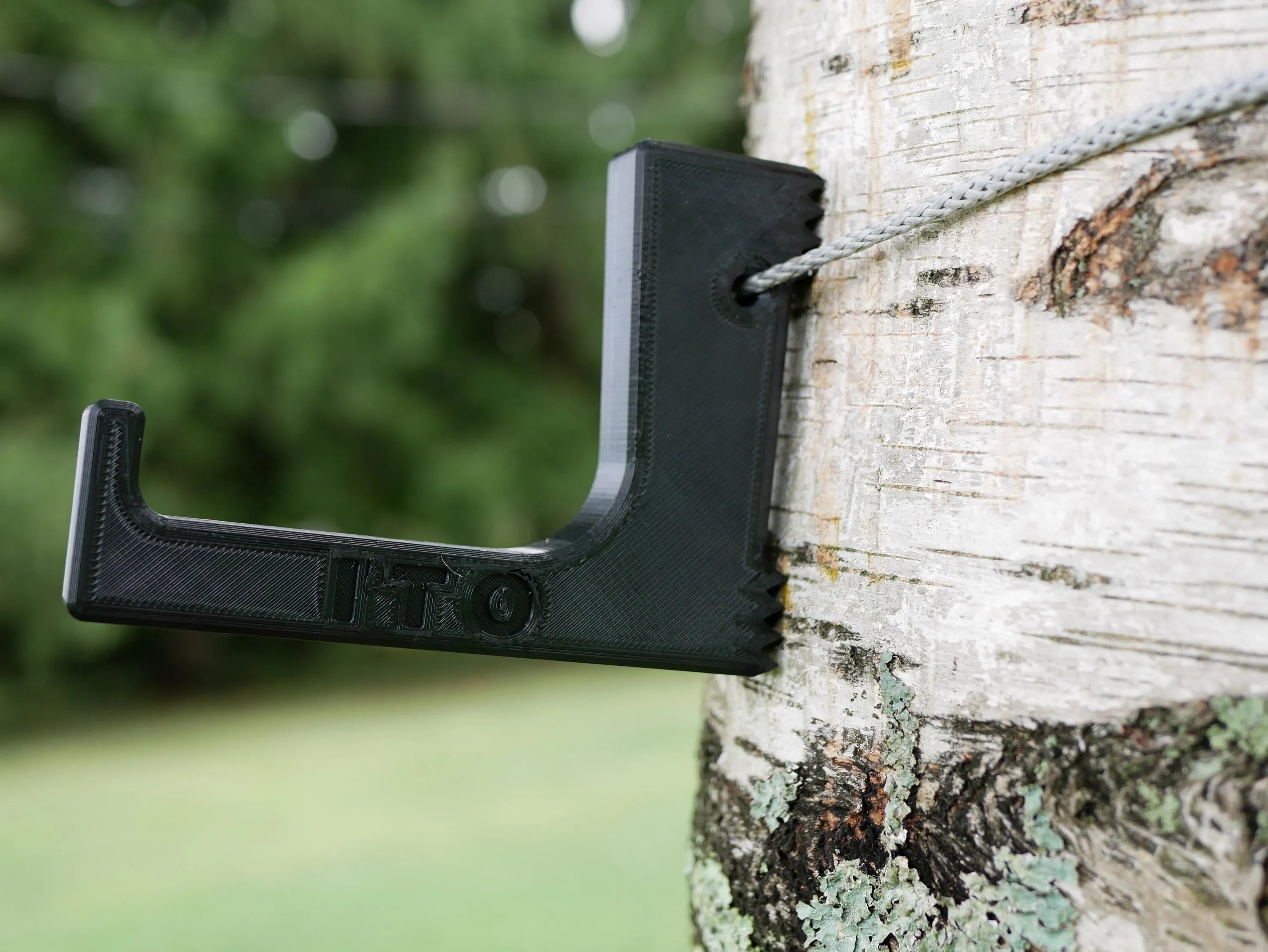 The Pocket Dewclaw Hanger