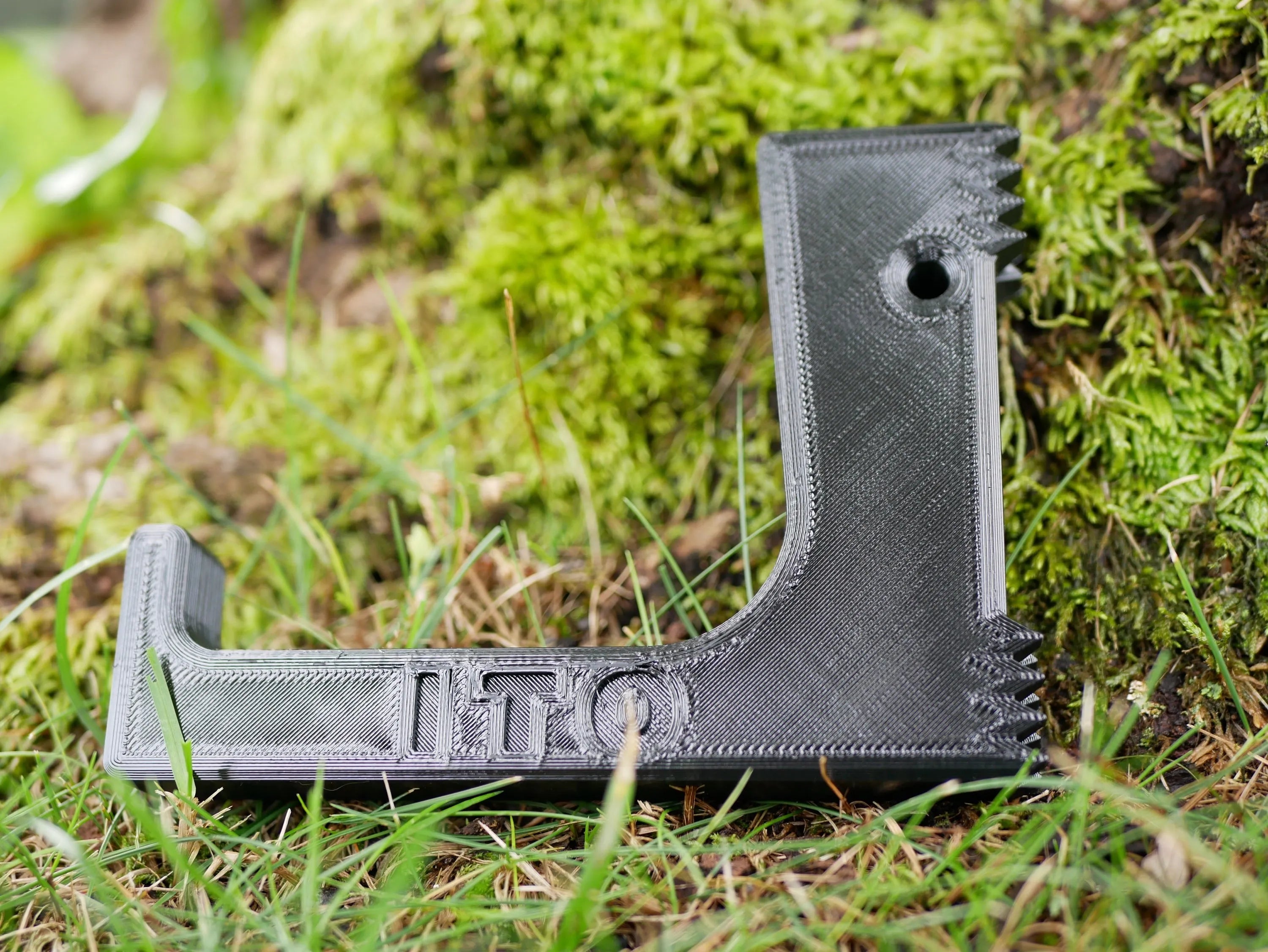 The Pocket Dewclaw Hanger