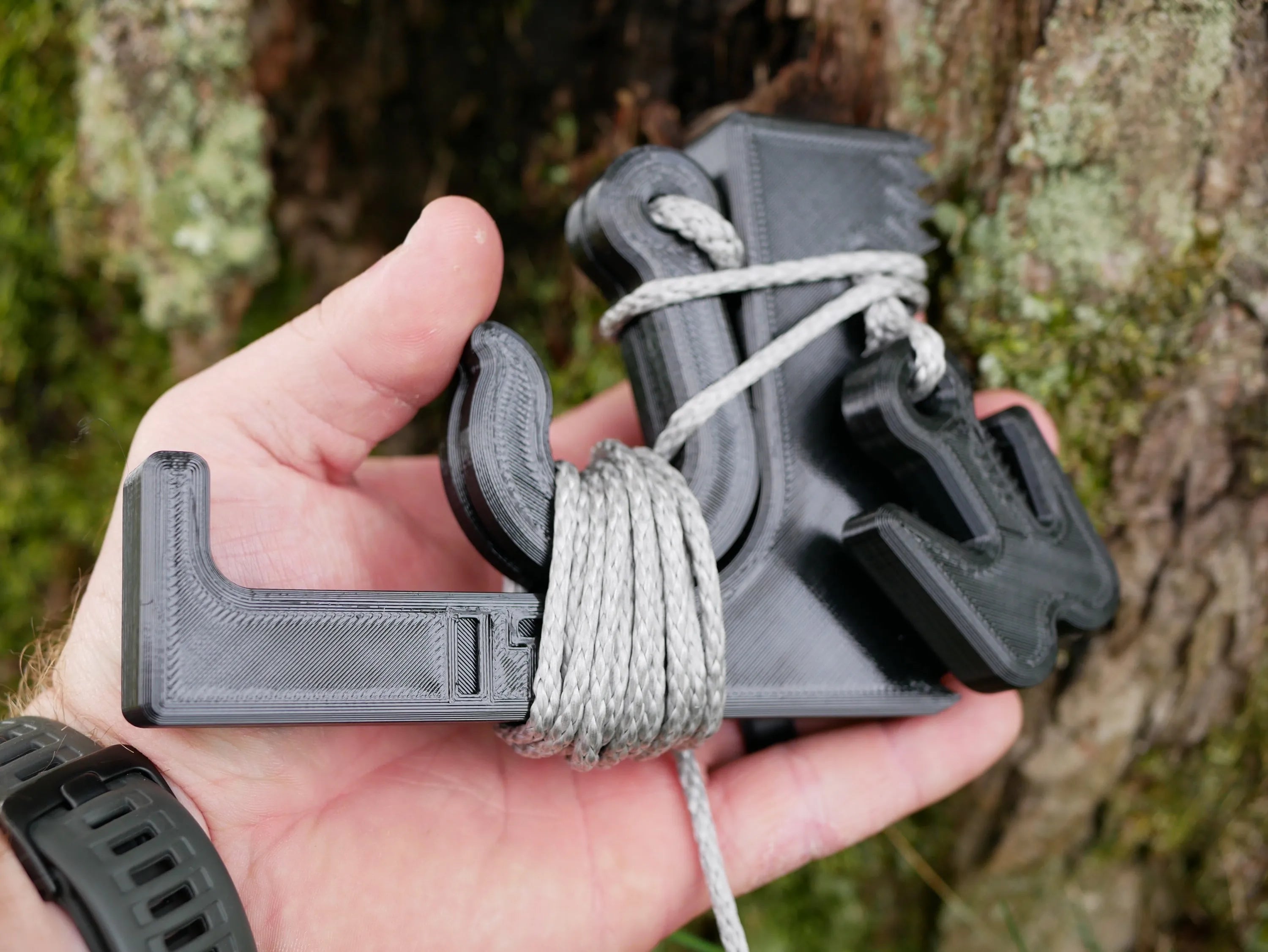 The Pocket Dewclaw Hanger